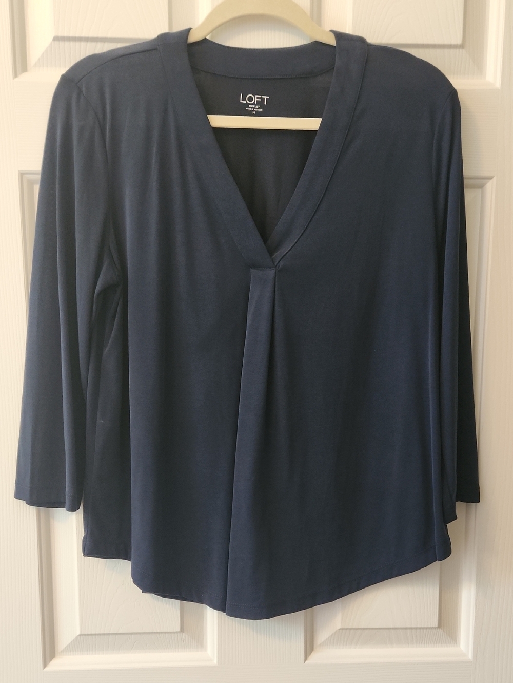 LOFT Navy V-Neck Pleat Front 3/4 Sleeve Top